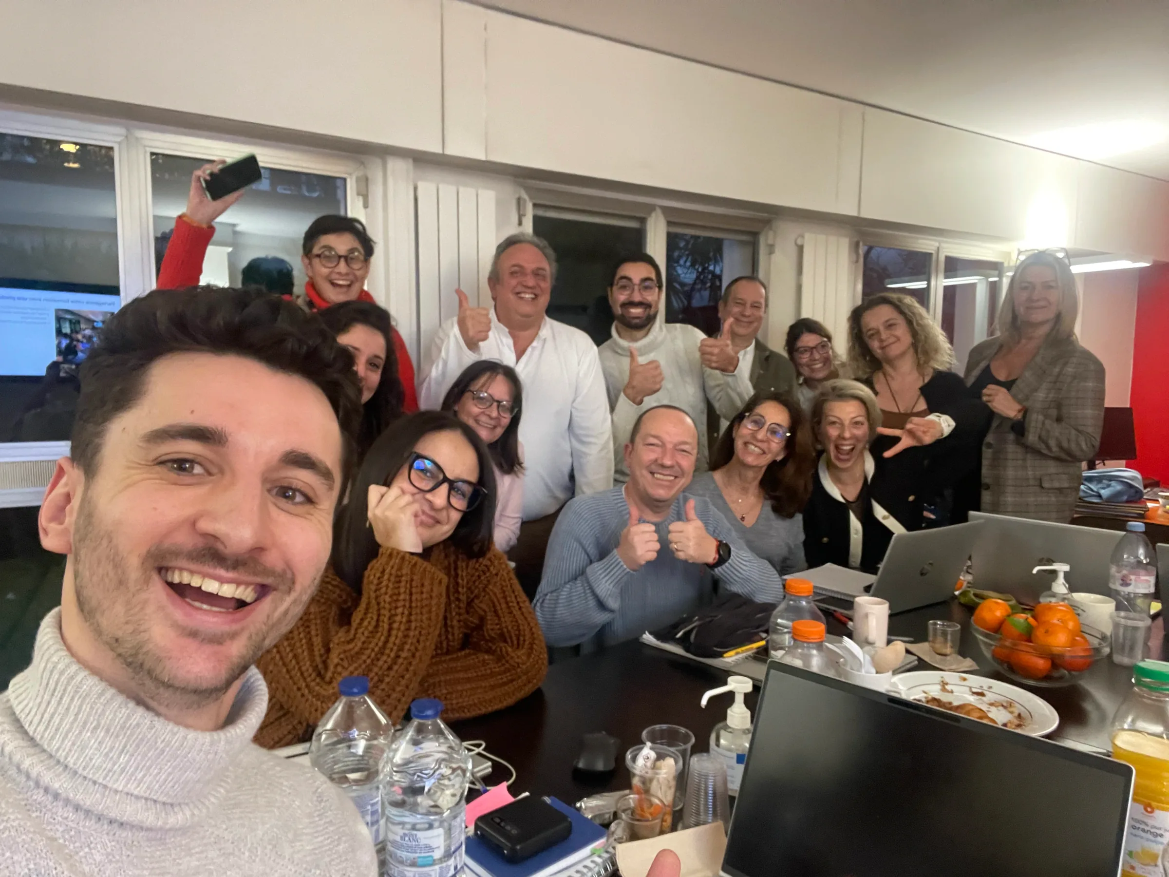 Collaborateurs en atelier de formation IA chez France IA